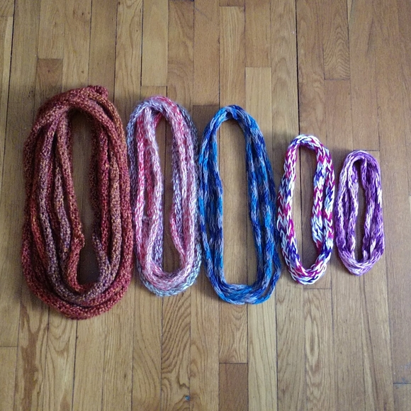 Lot of five handmade fingernail scarf necklaces - Picture 1 of 6